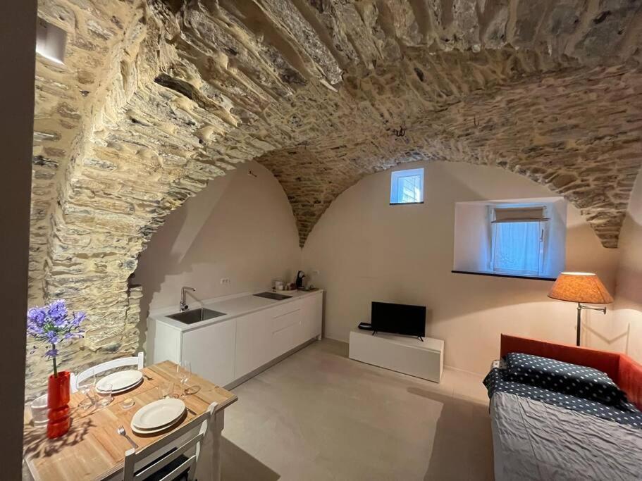 Studio Pietra E Charme Diano San Pietro Eksteriør billede